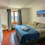 Perla, Hilltop Location With Pool Dom wakacyjny