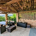 펜션 Perla, Hilltop Location With Pool *
