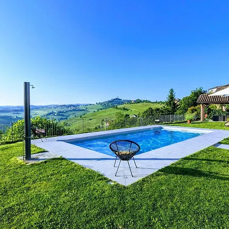 Perla, Hilltop Location With Pool Ferienhaus