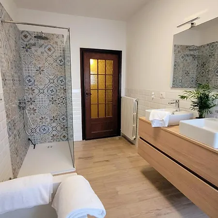 Perla, Hilltop Location With Pool Ferienhaus