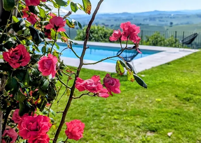 Perla, Hilltop Location With Pool Сasa de vacaciones Calosso